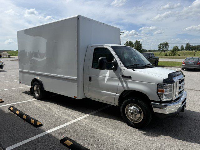 Used 2021 Ford E-350 and Econoline 350 Super Duty w/ Power Windows & Locks Group RWD image 3