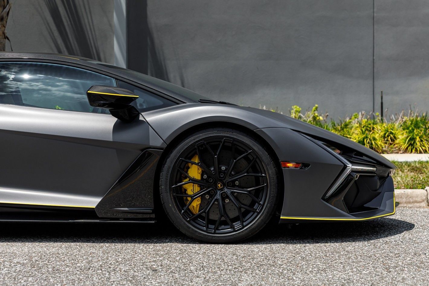 Used 2025 Lamborghini Revuelto AWD/4WD image 15