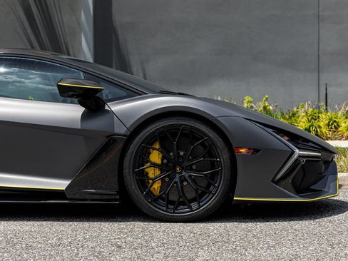 Used 2025 Lamborghini Revuelto AWD/4WD image 15