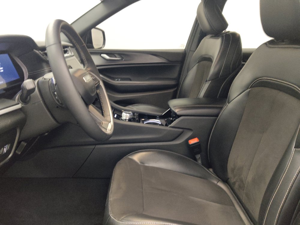 Used 2023 Jeep Grand Cherokee Altitude AWD/4WD image 17