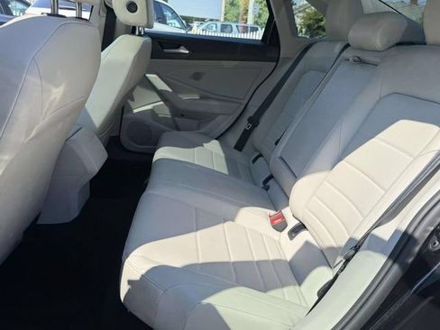 Used 2023 Volkswagen Jetta SE FWD image 10