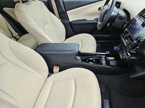 Used 2020 Toyota Prius XLE image 11