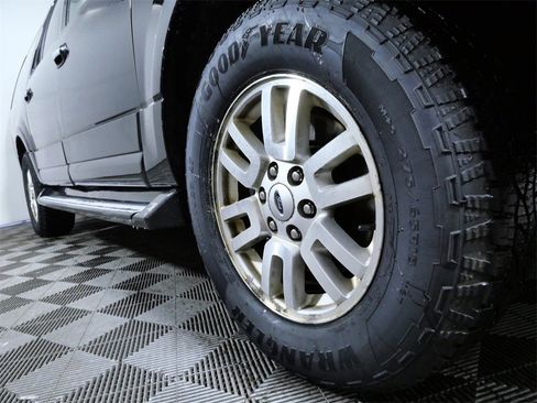 Used 2012 Ford Expedition EL Limited image 2