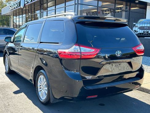 Used 2017 Toyota Sienna XLE image 7