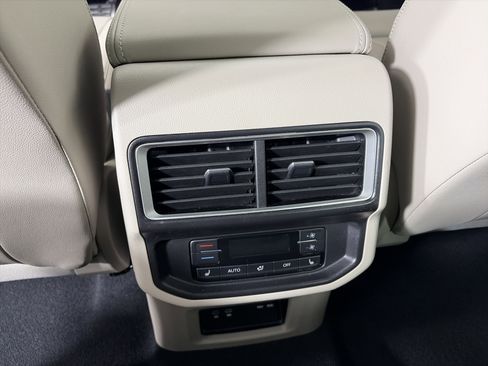 Used 2025 Volkswagen Atlas SEL Premium R-Line image 20