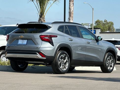 New 2026 Chevrolet Trax LT w/ Driver Confidence Package FWD image 4