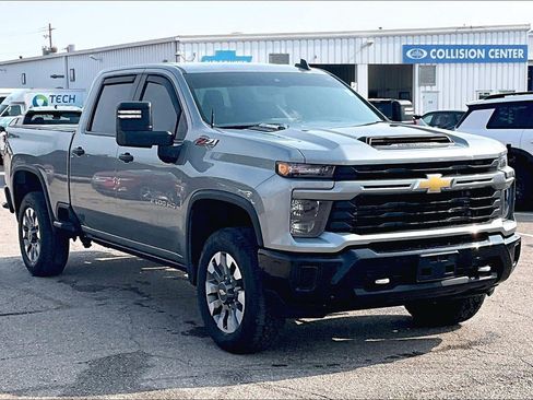 Used 2024 Chevrolet Silverado 2500 Custom w/ Custom Value Package AWD/4WD image 1