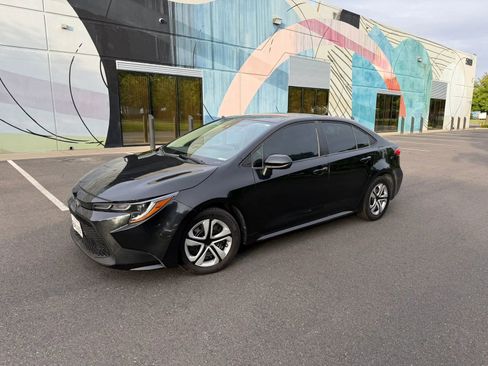 Used 2020 Toyota Corolla LE FWD image 1