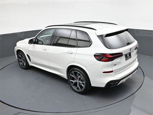 New 2026 BMW X5 M60i w/ Climate Comfort Package image 22