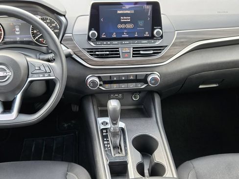 Used 2025 Nissan Altima 2.5 SV FWD image 16