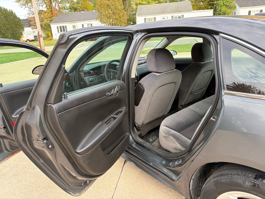 Used 2010 Chevrolet Impala LS FWD image 12