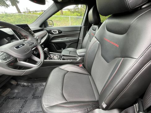 Used 2025 Jeep Compass Trailhawk AWD/4WD image 26