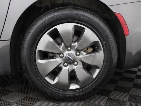 Used 2019 Chrysler Pacifica Touring-L w/ S Appearance Package FWD image 8