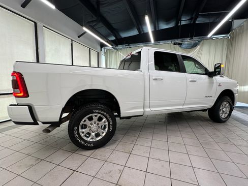 Used 2024 RAM 2500 Laramie AWD/4WD image 3