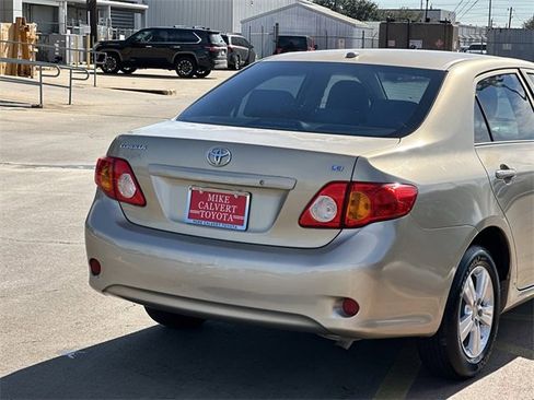 Used 2010 Toyota Corolla LE image 7