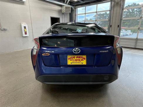 Used 2016 Toyota Prius Four FWD image 4