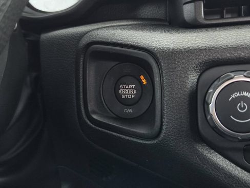 Used 2024 Jeep Gladiator Sport AWD/4WD image 17