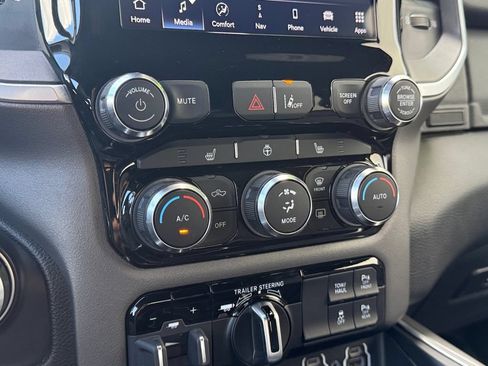 Used 2022 RAM 1500 Big Horn AWD/4WD image 17
