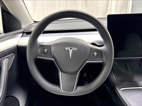 Used 2023 Tesla Model Y Long Range AWD/4WD image 17
