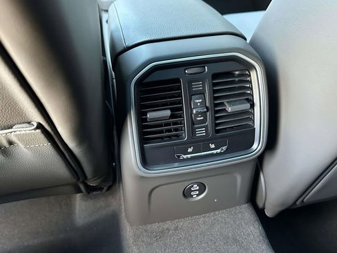 New 2026 Porsche Macan image 13