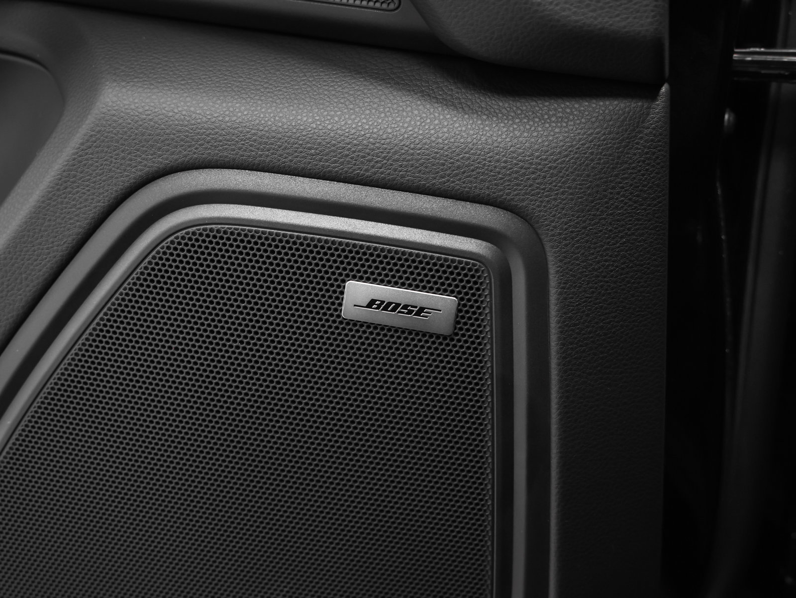 Certified 2026 Porsche Macan AWD/4WD image 35