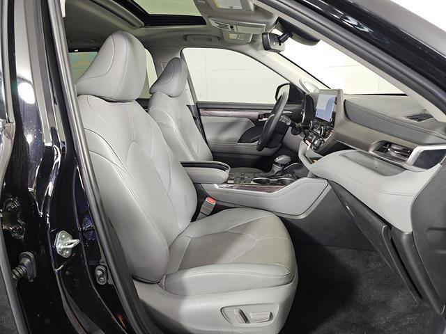 Certified 2026 Toyota Highlander Limited AWD/4WD image 8