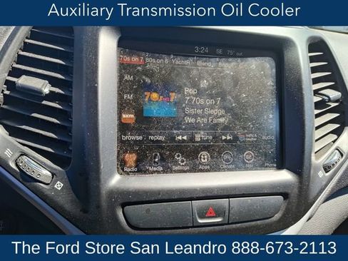 Used 2018 Jeep Cherokee Latitude Plus FWD image 18