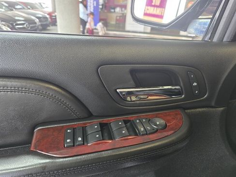 Used 2007 Cadillac Escalade ESV AWD w/ Information Package image 18