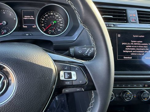 Used 2021 Volkswagen Tiguan SE FWD image 17