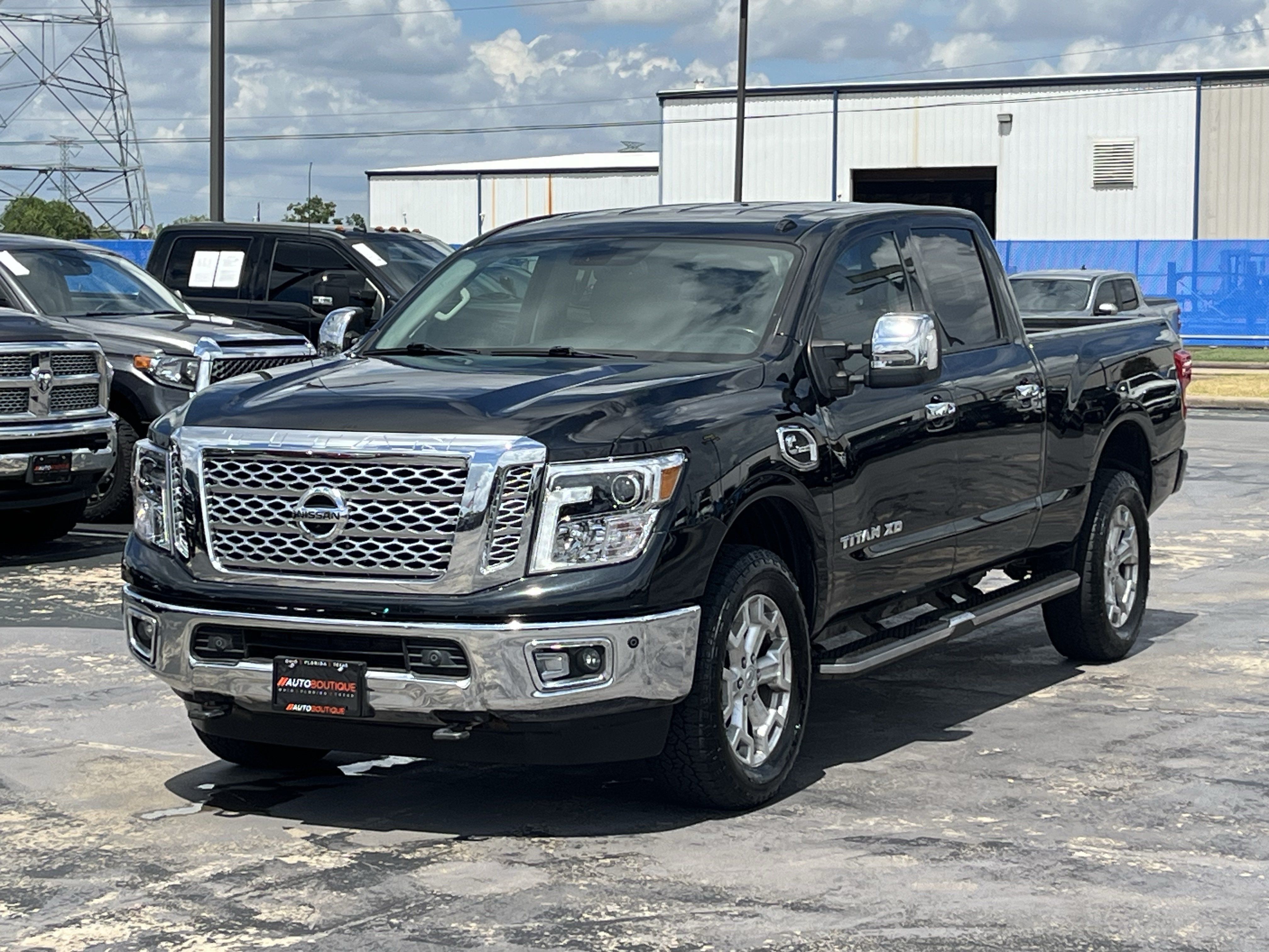 Used 2016 Nissan Titan SL RWD image 3