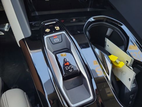 Used 2025 Audi Q5 Premium Plus w/ Premium Plus image 28