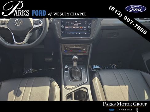 Used 2023 Volkswagen Tiguan SE w/ Panoramic Sunroof Package image 12