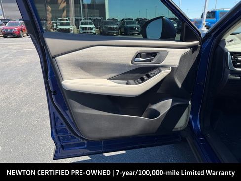 Used 2023 Nissan Rogue SV FWD image 13