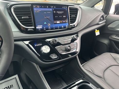 New 2026 Chrysler Pacifica Limited image 51