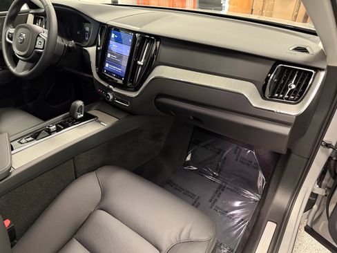Certified 2025 Volvo XC60 B5 Plus image 33