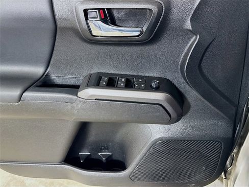 Used 2022 Toyota Tacoma TRD Off-Road w/ Technology Package image 15
