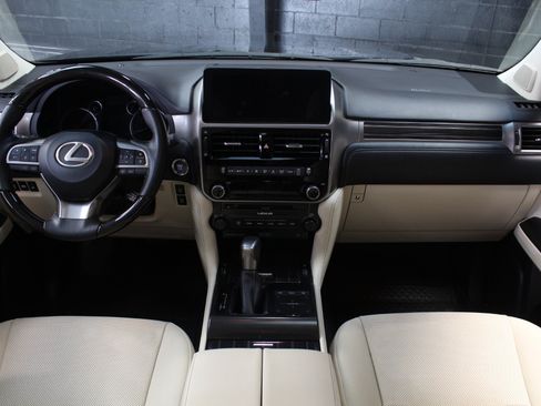 Used 2022 Lexus GX 460 Premium w/ Accessory Package AWD/4WD image 22
