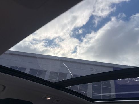 Certified 2023 Volvo XC40 B5 Plus w/ Protection Package Premier image 29