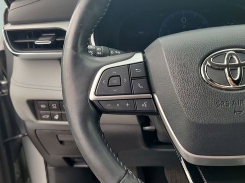 Used 2023 Toyota Highlander Platinum FWD image 18