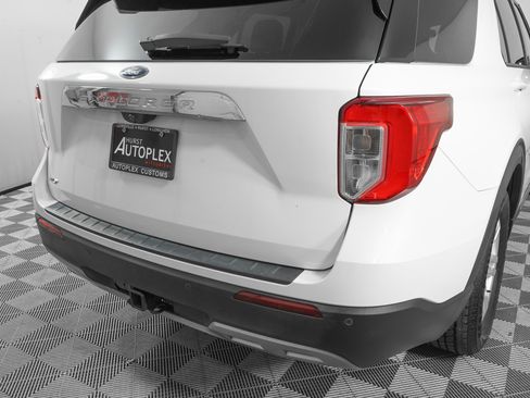 Used 2022 Ford Explorer XLT w/ Equipment Group 202A image 34