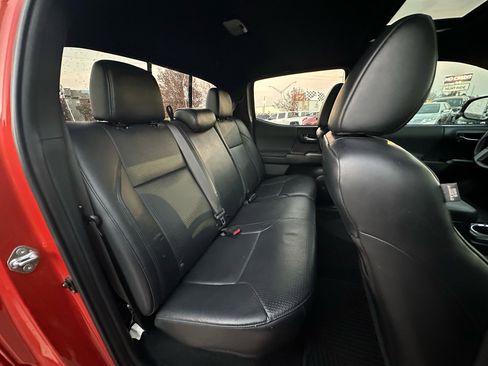 Used 2018 Toyota Tacoma SR image 18