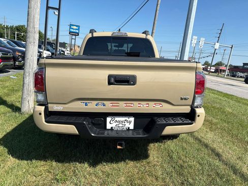 Used 2020 Toyota Tacoma TRD Sport w/ Technology Package AWD/4WD image 3