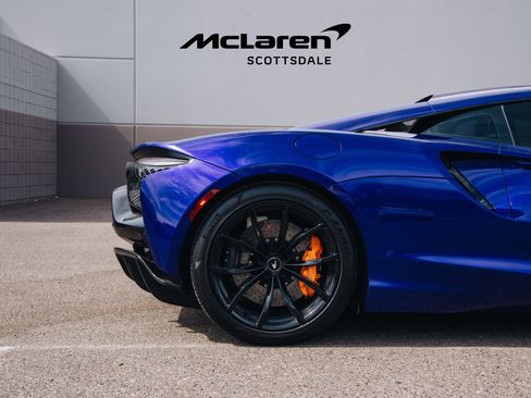 Used 2023 McLaren Artura image 14