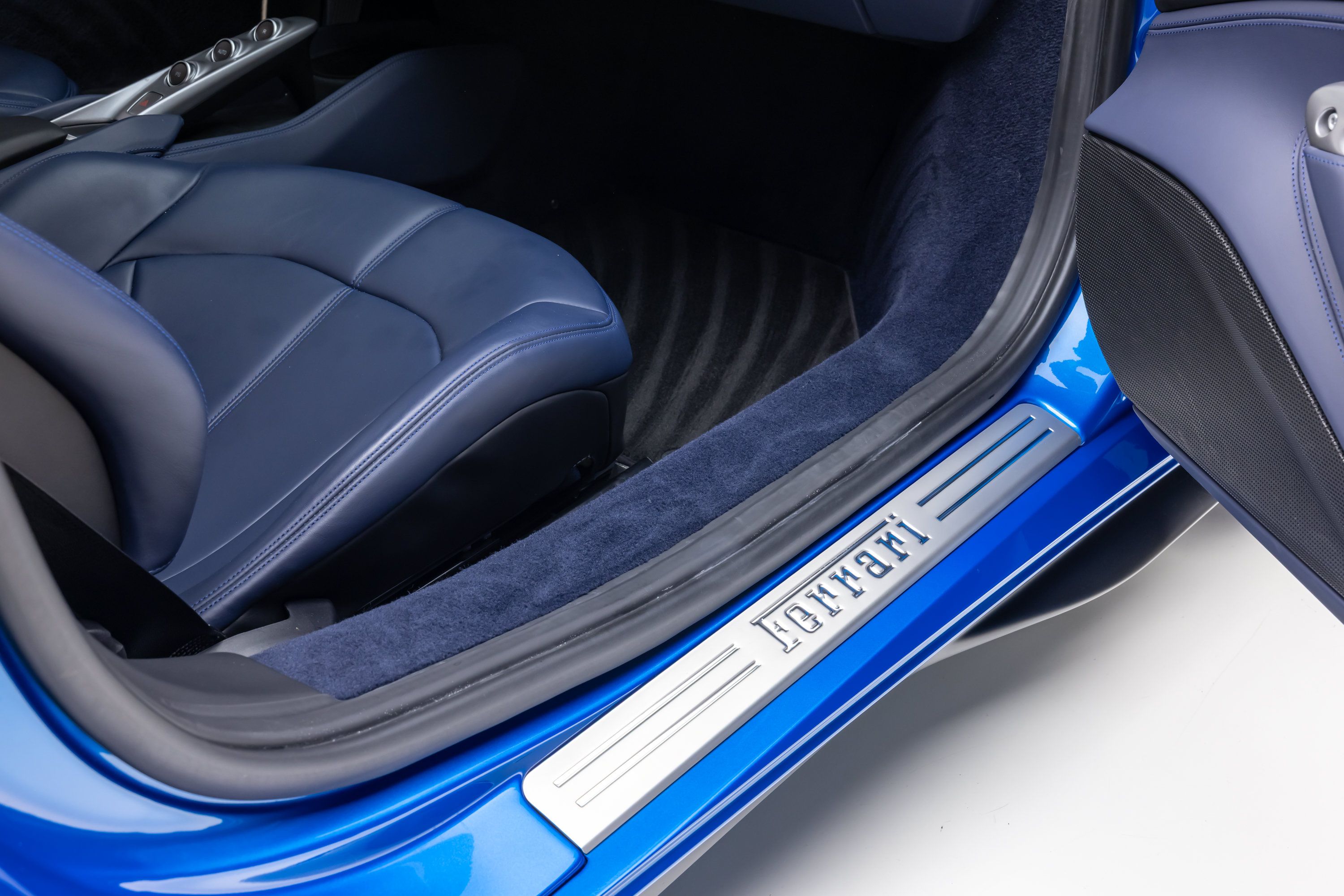 Certified 2021 Ferrari F8 Tributo RWD image 55