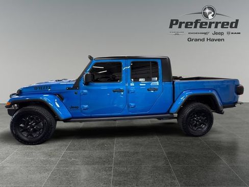 Used 2022 Jeep Gladiator Sport AWD/4WD image 11
