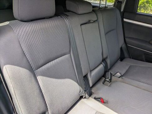 Used 2014 Toyota Highlander LE image 32