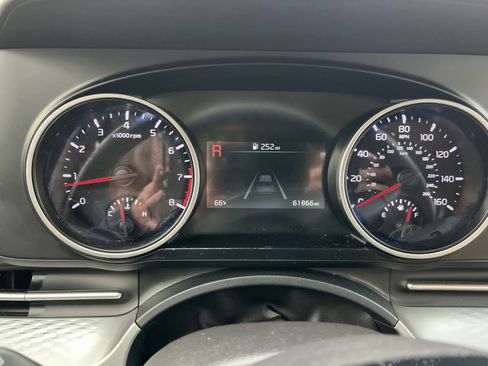 Certified 2024 Kia Carnival LX image 40