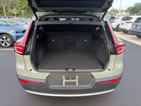 Certified 2023 Volvo XC40 B5 Plus AWD/4WD image 34