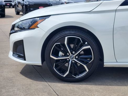 Used 2026 Nissan Altima 2.5 SR FWD image 8