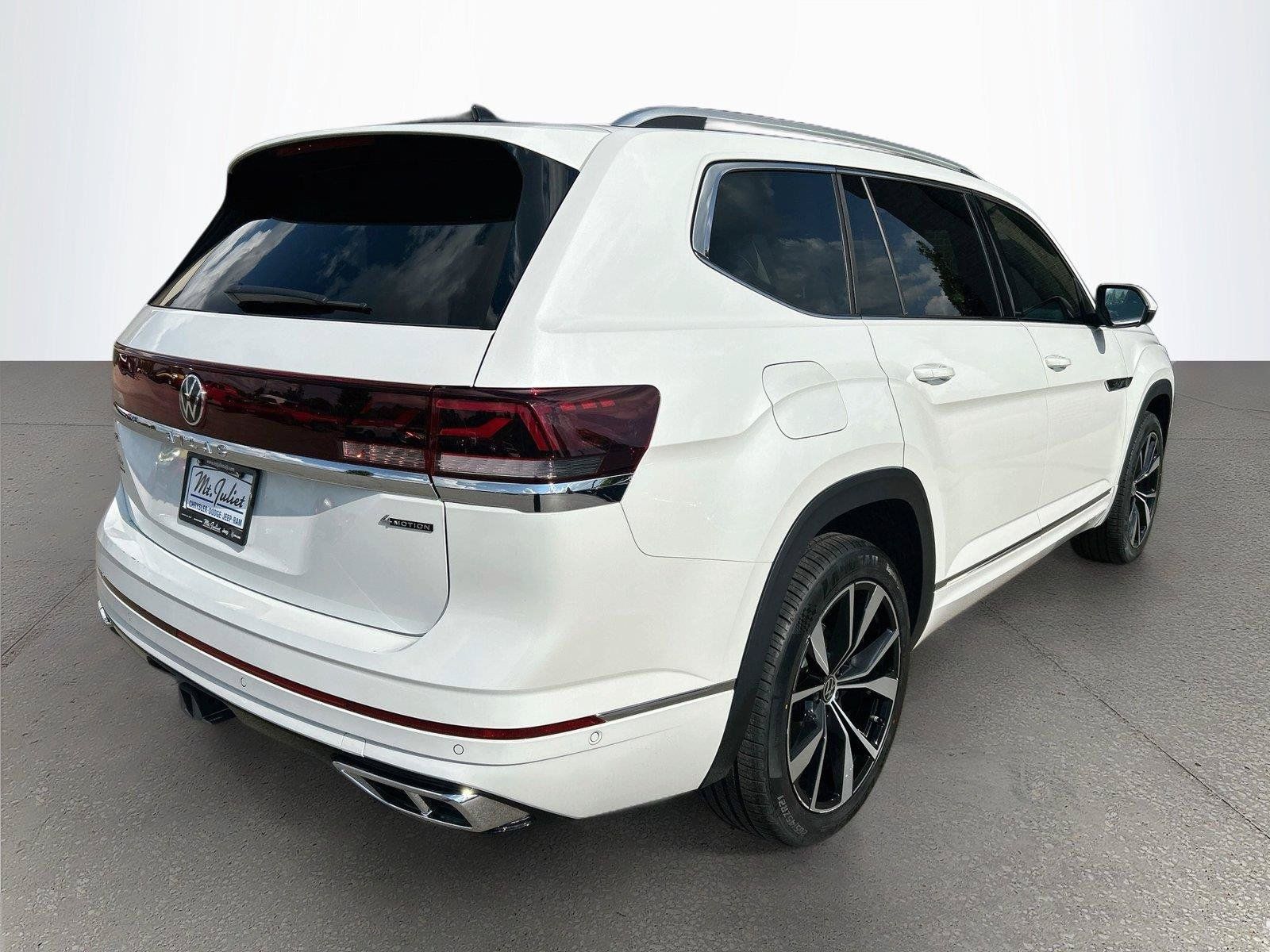 Used 2024 Volkswagen Atlas SEL Premium R-Line AWD/4WD image 4